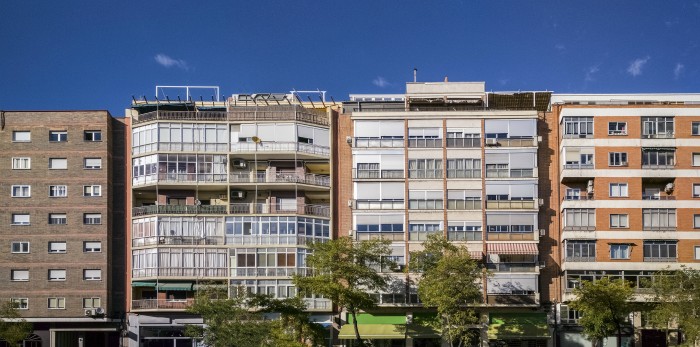 fotografia edificios fachadas calle ferrocarril ventanas hogares arquitectura paisaje urbano siuacionismo psicogeografia antonio beltran